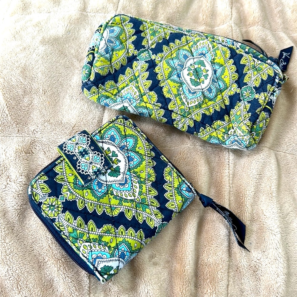 Vera Bradley Green, Navy and White mini zip wallet - retired Cambridge pattern